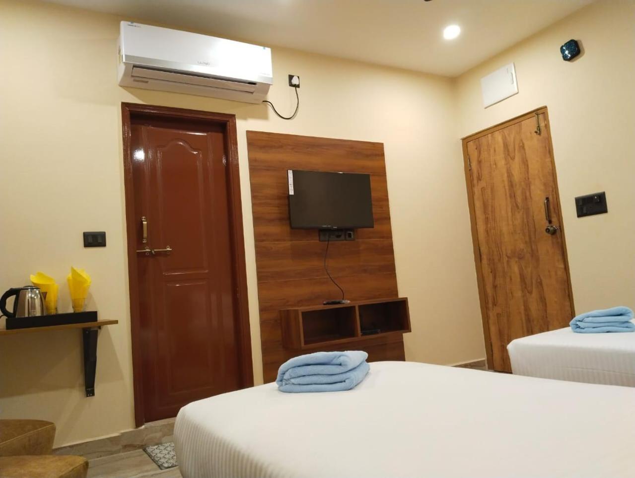 Hotel Windsor Plaza Hyderabad Exteriör bild
